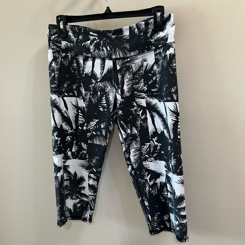 Fabletics Women Malibu Palm Print Active Capri 14 waist XS-S no tag 14” long